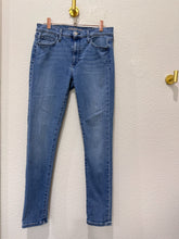 Load image into Gallery viewer, Joe’s Jeans Everybody Stretch Skinny Ankle Jeans