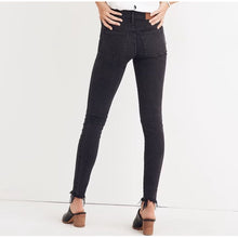 Load image into Gallery viewer, Madewell 9” High Rise Skinny Raw Ankle Jeans