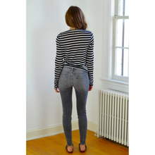 Load image into Gallery viewer, FRAME Le Skinny de Jeanne Chambers Grey Low Rise Skinny Jeans