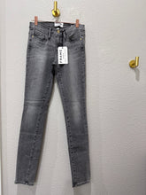 Load image into Gallery viewer, FRAME Le Skinny de Jeanne Chambers Grey Low Rise Skinny Jeans