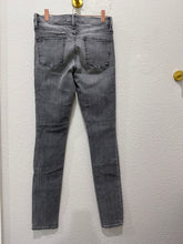 Load image into Gallery viewer, FRAME Le Skinny de Jeanne Chambers Grey Low Rise Skinny Jeans